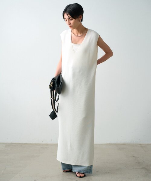 LOUNGEDRESS(ラウンジドレス)の「【JAPAN MADE】マキシVワンピース(ワンピース・レディース・ブラック/オフホワイト・FREE)」の4枚目の写真