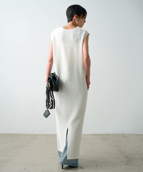 LOUNGEDRESS(ラウンジドレス)の「【JAPAN MADE】マキシVワンピース(ワンピース・レディース・ブラック/オフホワイト・FREE)」の15枚目の写真