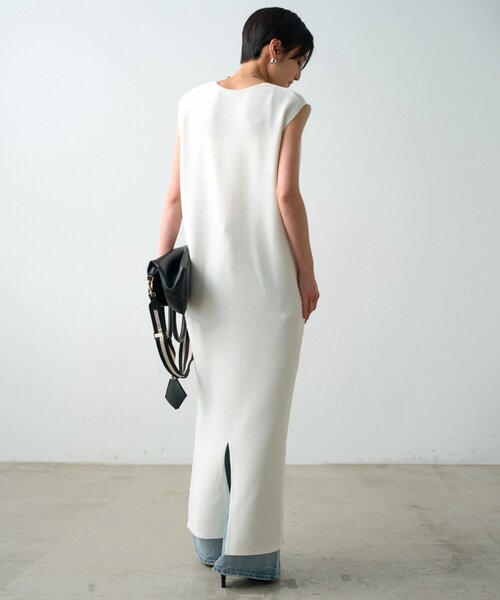 LOUNGEDRESS(ラウンジドレス)の「【JAPAN MADE】マキシVワンピース(ワンピース・レディース・ブラック/オフホワイト・FREE)」の16枚目の写真