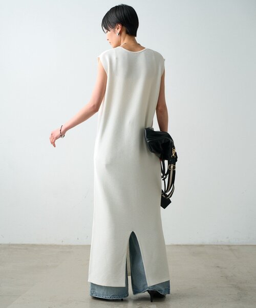 LOUNGEDRESS(ラウンジドレス)の「【JAPAN MADE】マキシVワンピース(ワンピース・レディース・ブラック/オフホワイト・FREE)」の17枚目の写真