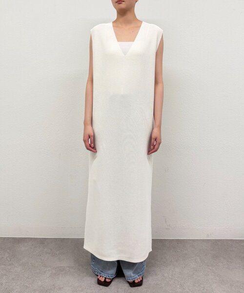 LOUNGEDRESS(ラウンジドレス)の「【JAPAN MADE】マキシVワンピース(ワンピース・レディース・ブラック/オフホワイト・FREE)」の6枚目の写真