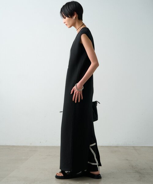 LOUNGEDRESS(ラウンジドレス)の「【JAPAN MADE】マキシVワンピース(ワンピース・レディース・ブラック/オフホワイト・FREE)」の13枚目の写真