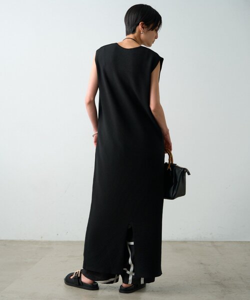 LOUNGEDRESS(ラウンジドレス)の「【JAPAN MADE】マキシVワンピース(ワンピース・レディース・ブラック/オフホワイト・FREE)」の5枚目の写真