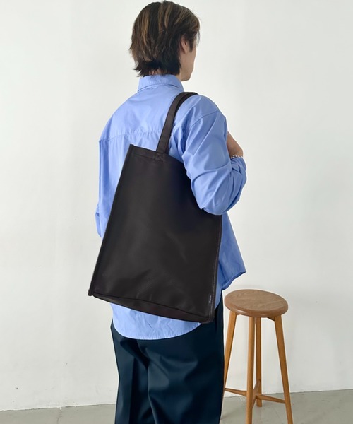 real design（リアルデザイン）の「[real design]PUレザー縦型トートバッグ/ユニセックス/A4サイズ対応（トートバッグ・メンズ・マスタード/ベージュ/ブラウン/ブラック・FREE）」の2枚目の写真