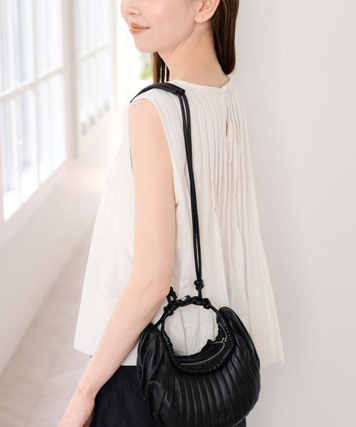 U by SPICK&SPAN（ユーバイスピックアンドスパン）の「UBY Spick & Span タックブラウス（シャツ/ブラウス・レディース・ブラック/ホワイト・FREE）」の8枚目の写真