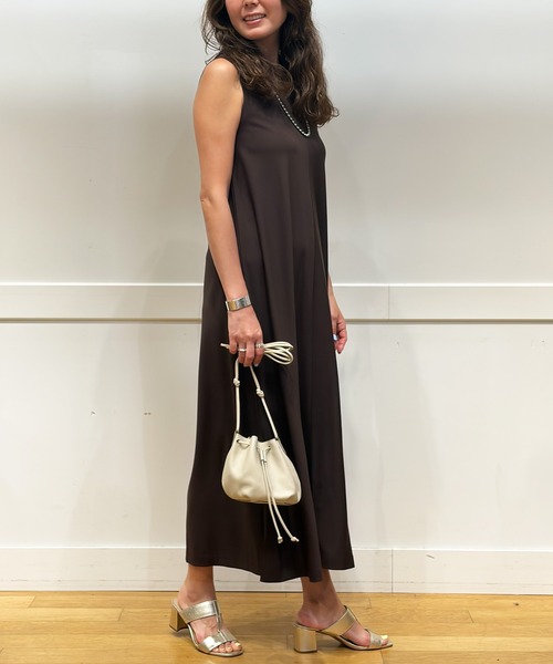 BANANA REPUBLIC FACTORY STORE(バナナリパブリック ファクトリーストア)の「BANANA REPUBLIC FACTORY STORE 日本限定 ノースリーブ ニット マキシ トラペーズ ワンピース(ワンピース・レディース・ブラック/グレー/ネイビー/ブラウン・S/XS/L/M)」の9枚目の写真