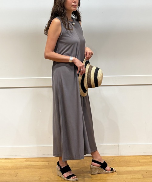 BANANA REPUBLIC FACTORY STORE(バナナリパブリック ファクトリーストア)の「BANANA REPUBLIC FACTORY STORE 日本限定 ノースリーブ ニット マキシ トラペーズ ワンピース(ワンピース・レディース・ブラック/グレー/ネイビー/ブラウン・S/XS/L/M)」の11枚目の写真