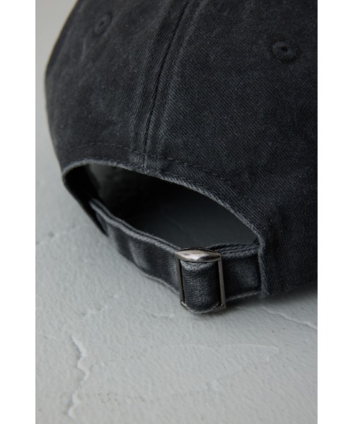AZUL by moussy（アズールバイマウジー）の「ウォッシュ加工フロントメッセージキャップ（キャップ・レディース・ベージュ/ブラウン/ブルー/ブラック・FREE）」の13枚目の写真