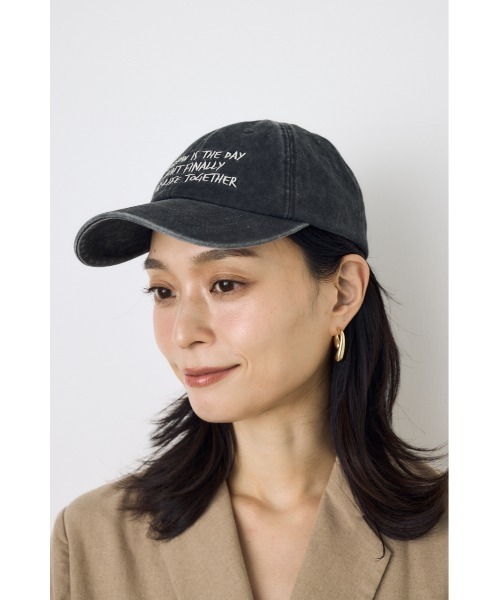 AZUL by moussy（アズールバイマウジー）の「ウォッシュ加工フロントメッセージキャップ（キャップ・レディース・ベージュ/ブラウン/ブルー/ブラック・FREE）」の5枚目の写真