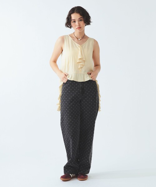 Ray BEAMS(レイビームス)の「【8/6 再値下げ】ラッフル Vネック ノースリーブ ブラウス(シャツ/ブラウス・レディース・クリーム/ブラック・ONE SIZE)」の8枚目の写真