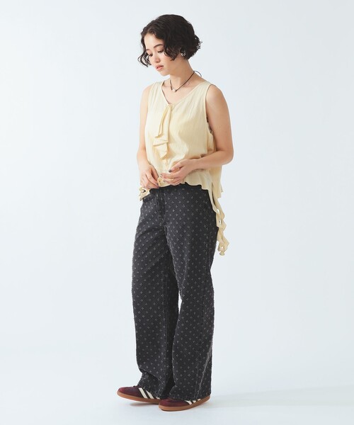 Ray BEAMS(レイビームス)の「【8/6 再値下げ】ラッフル Vネック ノースリーブ ブラウス(シャツ/ブラウス・レディース・クリーム/ブラック・ONE SIZE)」の9枚目の写真