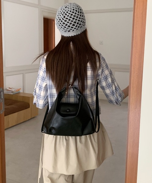 yuue' ( wear )(ユーイ)の「3WAYフェイクレザーファスナーショルダーバッグ/リュック(ショルダーバッグ・レディース・ダークブラウン/ブラック・FREE)」の3枚目の写真