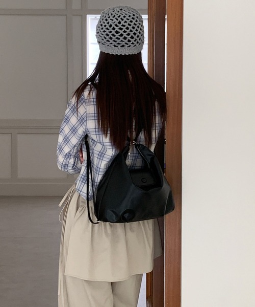 yuue' ( wear )(ユーイ)の「3WAYフェイクレザーファスナーショルダーバッグ/リュック(ショルダーバッグ・レディース・ダークブラウン/ブラック・FREE)」の7枚目の写真