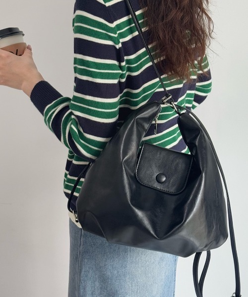 yuue' ( wear )(ユーイ)の「3WAYフェイクレザーファスナーショルダーバッグ/リュック(ショルダーバッグ・レディース・ダークブラウン/ブラック・FREE)」の13枚目の写真