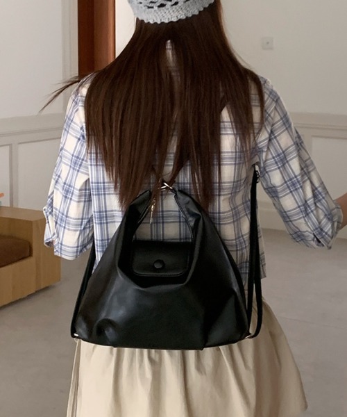 yuue' ( wear )(ユーイ)の「3WAYフェイクレザーファスナーショルダーバッグ/リュック(ショルダーバッグ・レディース・ダークブラウン/ブラック・FREE)」の8枚目の写真