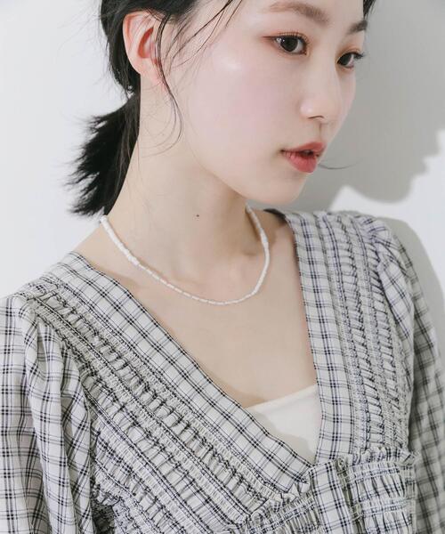 SMELLY(スメリー)の「ステンレスホワイトビーズネックレス(ネックレス・レディース・ホワイト・-)」の5枚目の写真