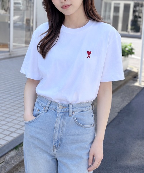AMI Alexandre Mattiussi(アミアレクサンドルマテュッシ)の「【AMI PARIS】アミ パリス Small Heart Logo Hale T-Shirt ワンポイント ロゴ Tシャツ(Tシャツ/カットソー・メンズ・ホワイト/ブラック・M/L/XL)」の1枚目の写真