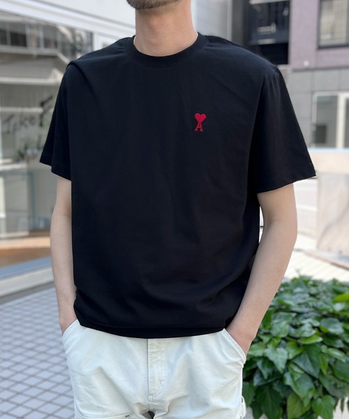 AMI Alexandre Mattiussi(アミアレクサンドルマテュッシ)の「【AMI PARIS】アミ パリス Small Heart Logo Hale T-Shirt ワンポイント ロゴ Tシャツ(Tシャツ/カットソー・メンズ・ホワイト/ブラック・M/L/XL)」の2枚目の写真