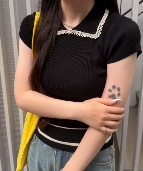 mebole(メボレ)の「Contrast Line Collar Knit(ニット/セーター・レディース・ブラック/ホワイト・FREE)」の6枚目の写真