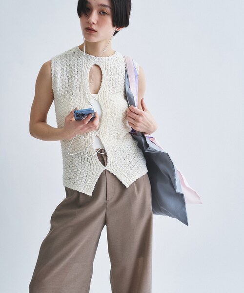 CODE A(コードエー)の「cloudy open back tank(ニット/セーター・レディース・ブラック/ライトグレー/オフホワイト・00)」の18枚目の写真