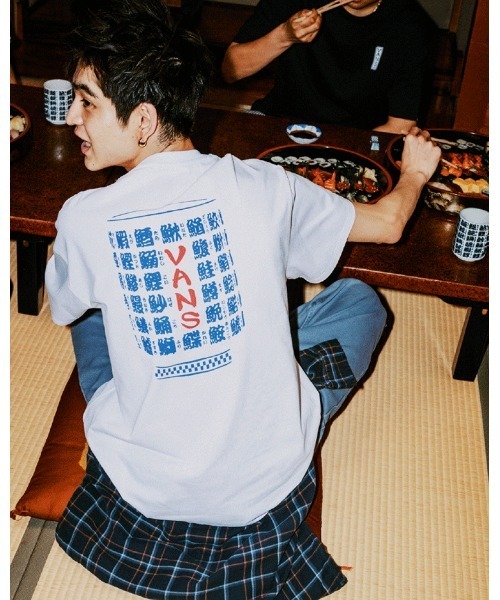 VANS(バンズ)の「VANS ヴァンズ SUSHI TEE CUP SS TEE ショートスリーブ VN0011YAWHT ABC-MART限定 WHITE(Tシャツ/カットソー・メンズ・ホワイト・XX-LARGE/X-LARGE/LARGE/MEDIUM/SMALL)」の1枚目の写真