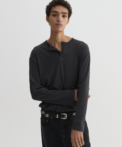 DNSR(ディーエヌエスアール)の「リブヘンリーネックロングスリーブチャコール(Tシャツ/カットソー・メンズ・その他・LARGE/MEDIUM/X-LARGE)」の2枚目の写真