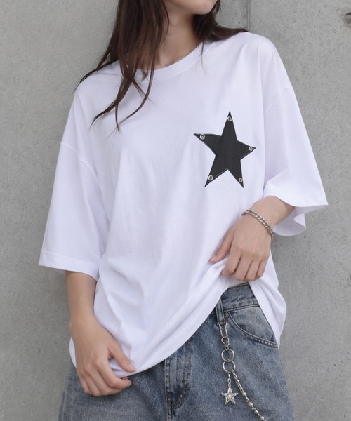 SlashDate(スラッシュデイト)の「【82】スター ワッペン スタッズ クルーネックTシャツ/Y2K/ユニセックス/レディース/メンズ(Tシャツ/カットソー・レディース・ネイビー/ホワイト/ブラック・L/M)」の2枚目の写真