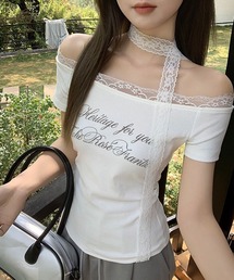 \周りと差がつく上品な肌見せ/ レースチョーカー付き オフショル ロゴTシャツ