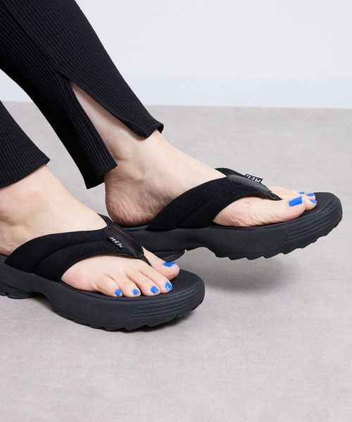 COMMON WARE(コモンウェアー)の「ST:MEI LADIES TTHONG SANDAL メイ 厚底トングサンダル(サンダル・レディース・ブラック・23.5/24.5)」の1枚目の写真