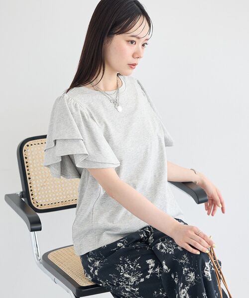 earth music&ecology(アースミュージックアンドエコロジー)の「フリルスリーブプルオーバー(Tシャツ/カットソー・レディース・杢グレー/オフホワイト/ブラック・FREE)」の16枚目の写真