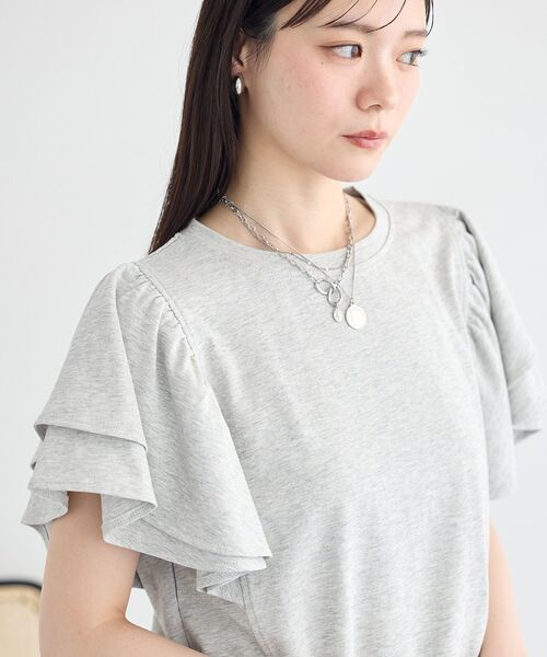 earth music&ecology(アースミュージックアンドエコロジー)の「フリルスリーブプルオーバー(Tシャツ/カットソー・レディース・杢グレー/オフホワイト/ブラック・FREE)」の22枚目の写真