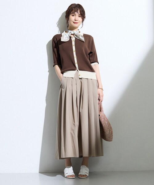 INDIVI(インディヴィ)の「【バイカラー】衿付きシャツ風ニット(ニット/セーター・レディース・ネイビー系4/ダークブラウン系4/ホワイト系7・38/13/05/15 )」の11枚目の写真