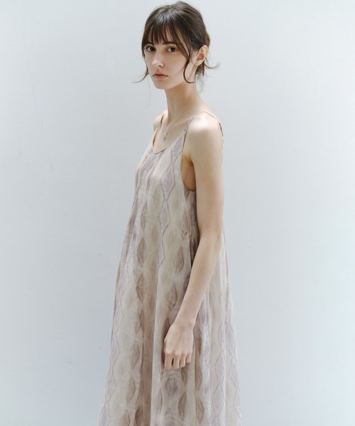 tageechita（タジチタ）の「【tageechita】ニュアンスアートプリントキャミワンピース（ワンピース・レディース・ライトベージュ・M/S/L）」の19枚目の写真