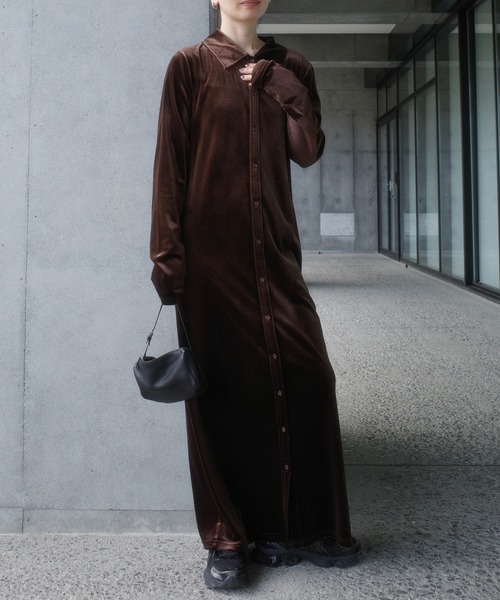 select MOCA by son(セレクトモカバイソン)の「Iラインベロアシャツワンピース【by SON】(シャツワンピース・レディース・ブラック/ブラウン・LARGE/MEDIUM)」の11枚目の写真