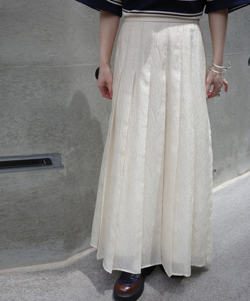 Ameri（アメリ）の「SHEER DAMASK JACQUARD PLEATED SKIRT（スカート・レディース・ダークブラウン/アイボリー・SMALL/MEDIUM）」の13枚目の写真