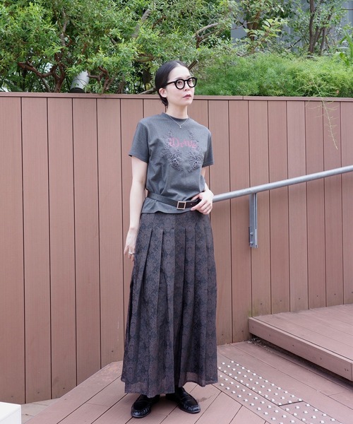 Ameri（アメリ）の「SHEER DAMASK JACQUARD PLEATED SKIRT（スカート・レディース・ダークブラウン/アイボリー・SMALL/MEDIUM）」の16枚目の写真