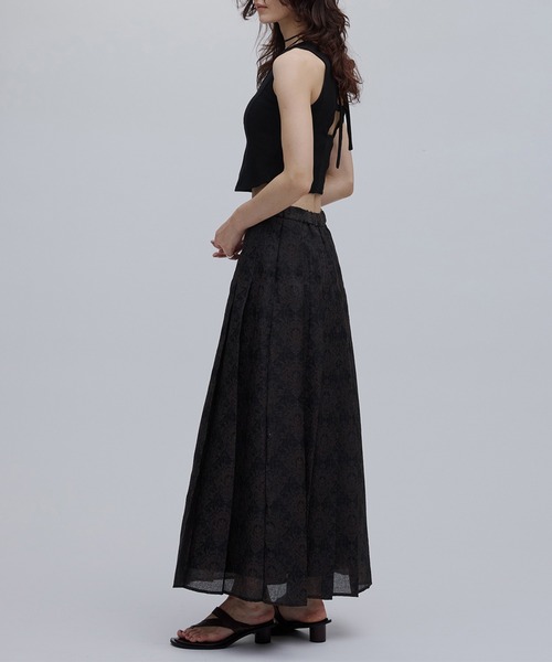 Ameri（アメリ）の「SHEER DAMASK JACQUARD PLEATED SKIRT（スカート・レディース・ダークブラウン/アイボリー・SMALL/MEDIUM）」の7枚目の写真