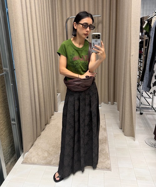 Ameri（アメリ）の「SHEER DAMASK JACQUARD PLEATED SKIRT（スカート・レディース・ダークブラウン/アイボリー・SMALL/MEDIUM）」の10枚目の写真