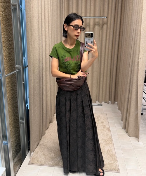 Ameri（アメリ）の「SHEER DAMASK JACQUARD PLEATED SKIRT（スカート・レディース・ダークブラウン/アイボリー・SMALL/MEDIUM）」の11枚目の写真