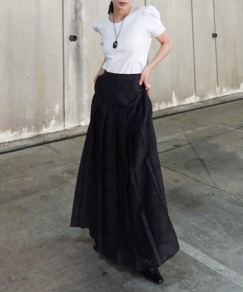 Ameri（アメリ）の「SHEER DAMASK JACQUARD PLEATED SKIRT（スカート・レディース・ダークブラウン/アイボリー・SMALL/MEDIUM）」の22枚目の写真