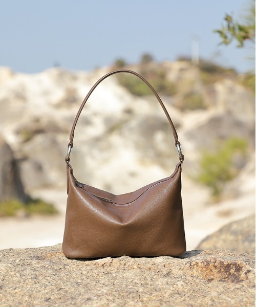 NiiNa(ニーナ)の「【 NiiNa / ニーナ 】高品質牛革2WAYソフトレザーミニショルダーバッグ(ショルダーバッグ・レディース・ダークブラウン/ブラウン/グレイッシュベージュ・FREE)」の10枚目の写真