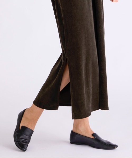 WALANCE(ワランス)の「COTTON VELOUR DEEP V-NECK DRESS(ワンピース・レディース・スミクロ/モーブ系/カーキ・FREE)」の12枚目の写真