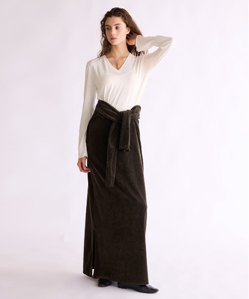 WALANCE(ワランス)の「COTTON VELOUR DEEP V-NECK DRESS(ワンピース・レディース・スミクロ/モーブ系/カーキ・FREE)」の14枚目の写真