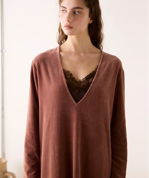 WALANCE(ワランス)の「COTTON VELOUR DEEP V-NECK DRESS(ワンピース・レディース・スミクロ/モーブ系/カーキ・FREE)」の18枚目の写真
