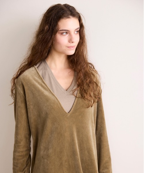 WALANCE(ワランス)の「COTTON VELOUR DEEP V-NECK DRESS(ワンピース・レディース・スミクロ/モーブ系/カーキ・FREE)」の22枚目の写真