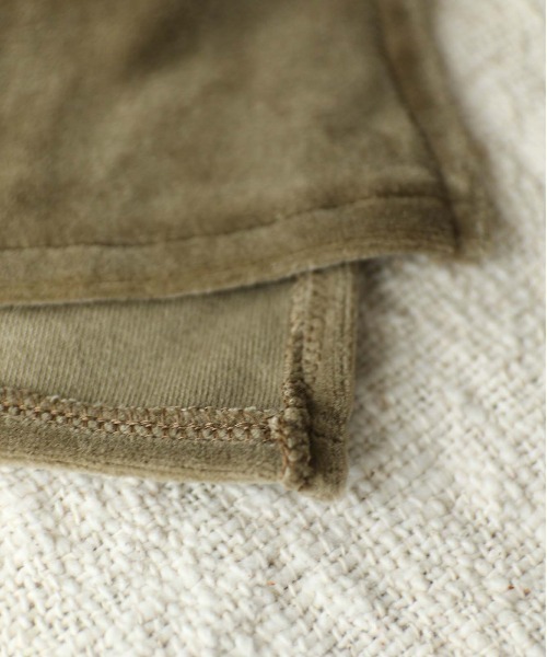 WALANCE(ワランス)の「COTTON VELOUR DEEP V-NECK DRESS(ワンピース・レディース・スミクロ/モーブ系/カーキ・FREE)」の4枚目の写真