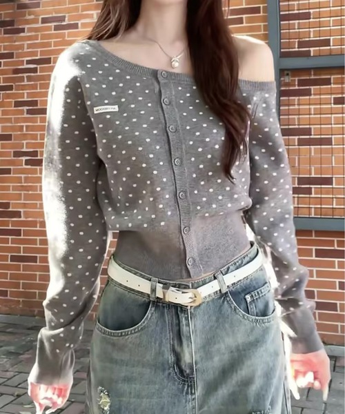 AsheKsha（アシクシャ）の「水玉ワンショルダー斜めボタンニットカーディガン（ニット/セーター・レディース・グレー・M）」の19枚目の写真