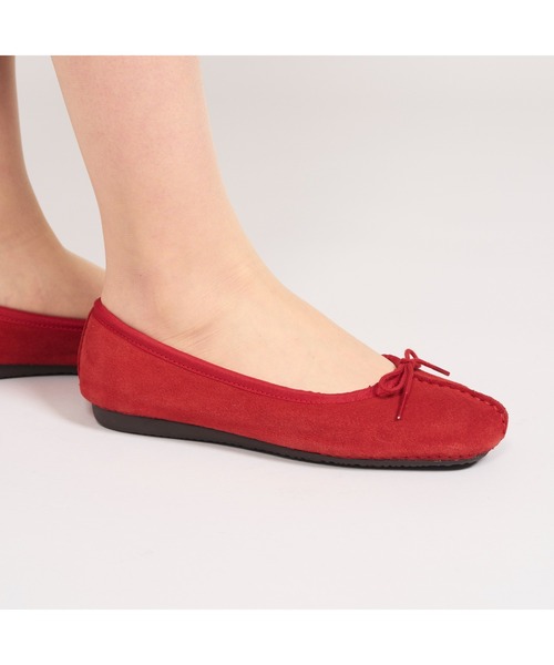 Clarks(クラークス)の「Freckle Ice/フレックルアイス(レッドスエード)(バレエシューズ・レディース・レッド・UK6/UK5.5/UK5/UK4.5/UK4/UK3.5/UK3)」の2枚目の写真