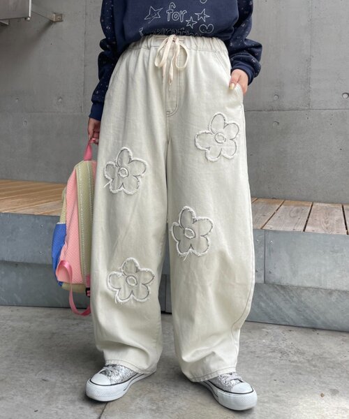 HELLO.SANFRANCISCO（ハローサンフランシスコ）の「【HELLO.SANFRANCISCO】フラワーコード刺繍ボリュームデニム（デニムパンツ・レディース・ベージュ/ブルー・SMALL/MEDIUM）」の3枚目の写真