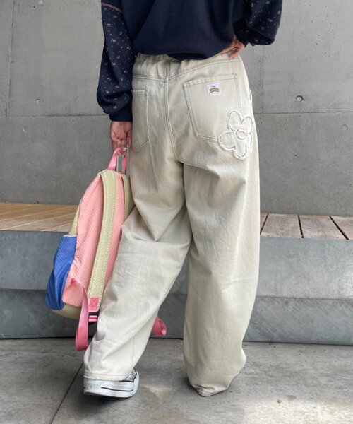 HELLO.SANFRANCISCO（ハローサンフランシスコ）の「【HELLO.SANFRANCISCO】フラワーコード刺繍ボリュームデニム（デニムパンツ・レディース・ベージュ/ブルー・SMALL/MEDIUM）」の5枚目の写真